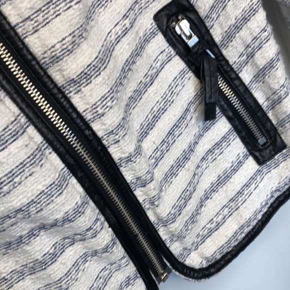 AMERICAN EAGLE | Women’s American Eagle Tweed Navy + Gold Sparkle Stripe Blazer - Picture 4 of 7